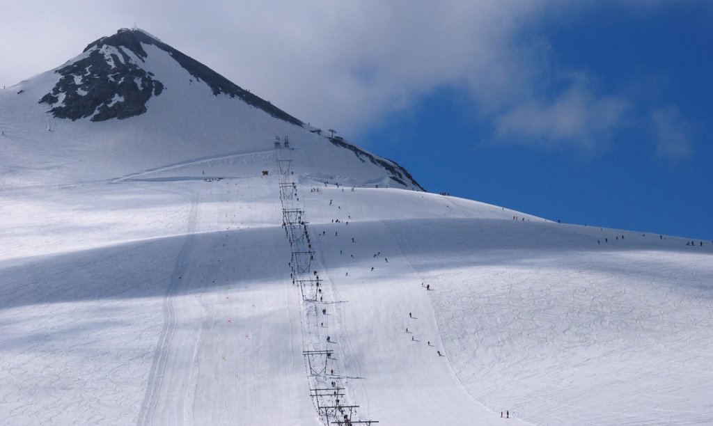 PASSO DELLO STELVIO - Slalomisti sugli sci per 3 giorni di allenamento